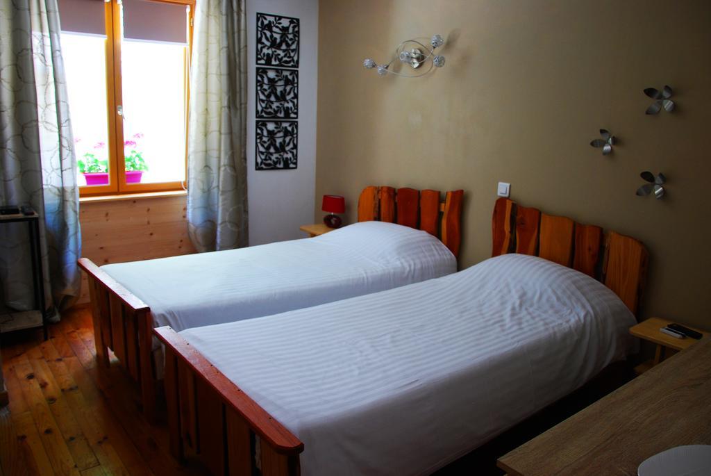 Auberge De Portout ชานาซ ภายนอก รูปภาพ